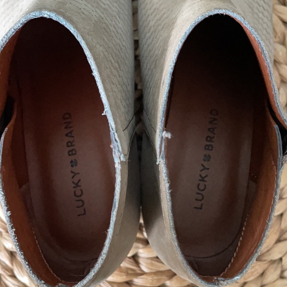 Lucky Brand tan suede ankle bootie - size 9 - Picture 5 of 9
